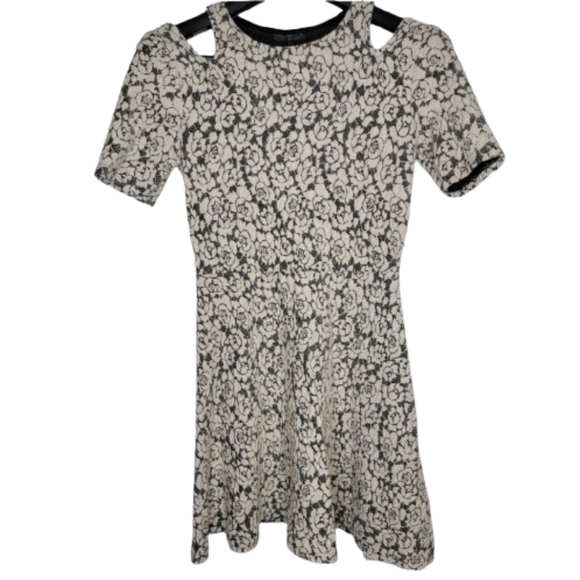 Topshop Dresses & Skirts - Topshop Floral Textured Cold Shoulder Dress